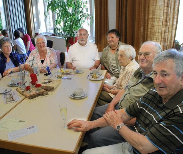 So manch nette Anekdote machte whrend...emeindehaus und Schlerhort die Runde.  | Foto: Edgar Steinfelder