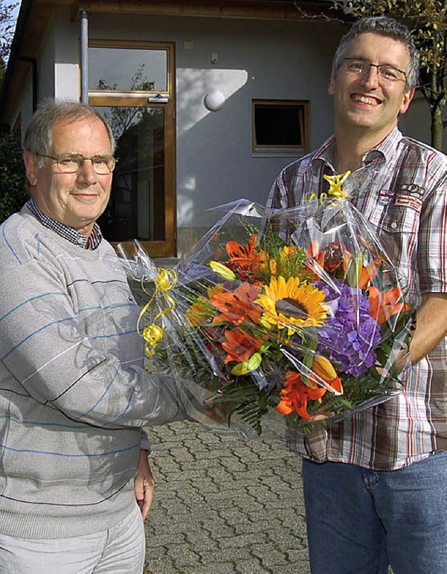Pfarrer Andreas Obenauer (rechts) begl... des ltestenkreises, Bernd Sprankel.   | Foto: Vollmar
