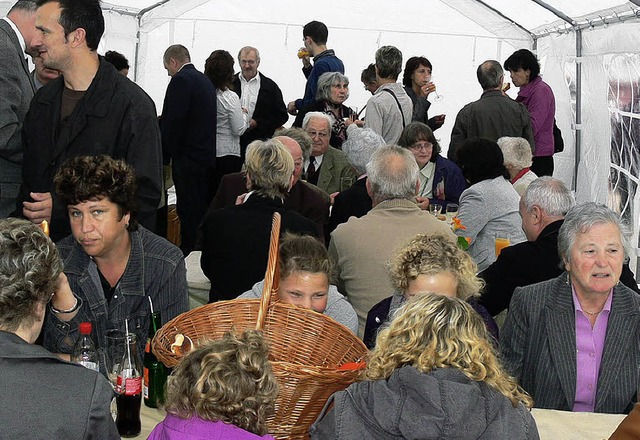 Gemtliches Beisammensein im kleinen F...r Kirche: Patrozinium in Schutterzell   | Foto: dieter fink