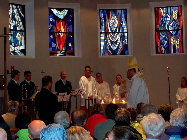 Festliche Altarweihe des vernderten A...ngelberg) und Pfarrer Vogel, Waldkirch 