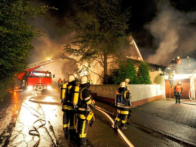 Die Ursache des Feuers ist noch unklar.  | Foto: dpa