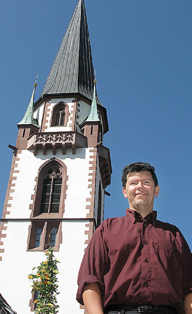 Diakon Andreas Korol vor St. Bonifatius.   | Foto: Dieter Arnold