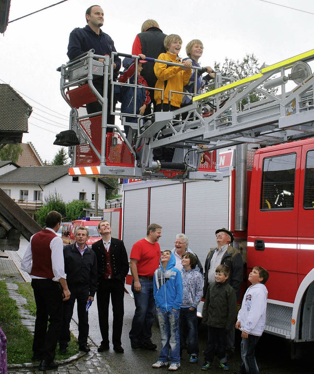 Hhepunkt fr die Kinder: Eine Fahrt in die Hhe mit der Drehleiter.  | Foto: Luisa Denz