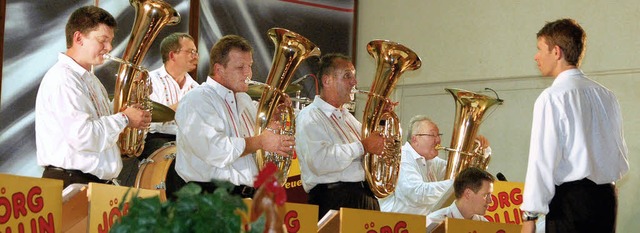 Jrg Bollin und das mhrische Feuer ga... Reute und begeisterten ihr Publikum.   | Foto: Pia Grttinger