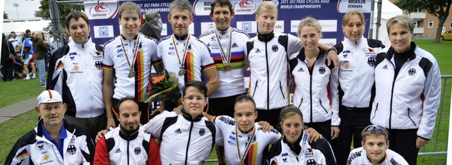 Patrick Kromer (Vierter von rechts  st... Medaillengewinner und WM-Mannschaft.   | Foto: privat