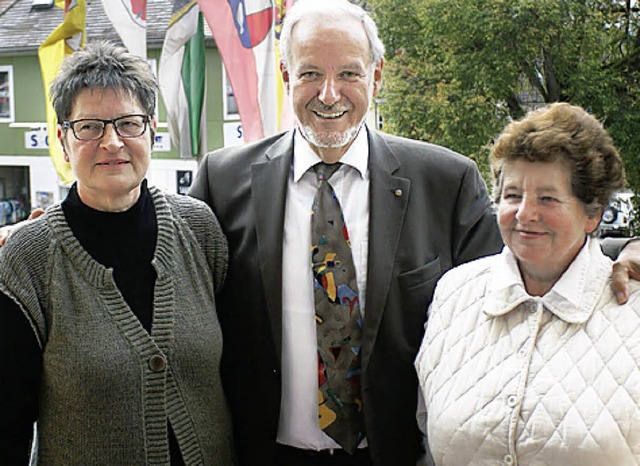 Ehrung: Elke Boni-Debacher, Brgermeis...chilling und  Maria Denz (von links).   | Foto: Stadt