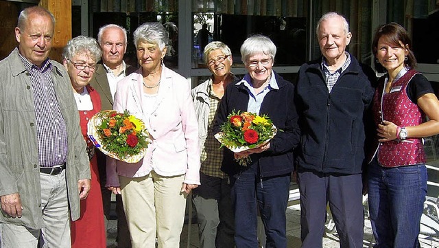 Maria und Klaus Schwawitz (links) und ...hre Treue zum Hochschwarzwald geehrt.   | Foto: HTG