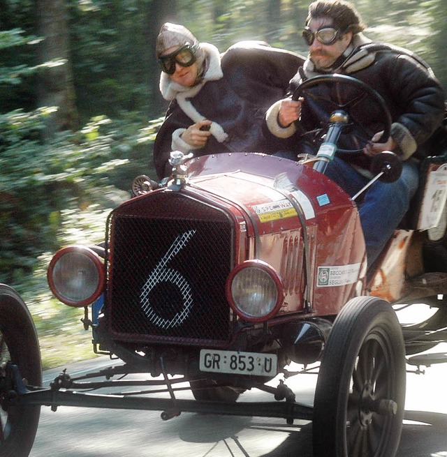 Tollkhne Mnner und Frauen in ihren r...chenende beim Eggbergrennen zu sehen.   | Foto: Archivfoto: Thelen