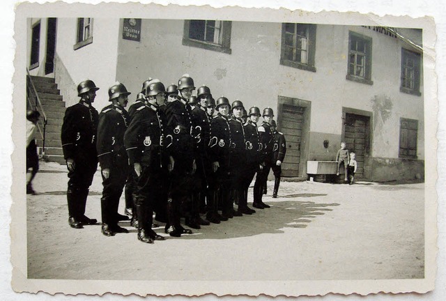 Dieses Foto von 1938 zeigt die Abteilu...2;Wilden Mann&quot; in Niedereichsel.   | Foto: privat