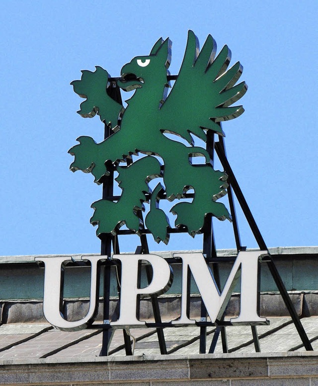 In der Kritik: UPM will die Papierfabrik Albbruck schlieen.  | Foto: dpa