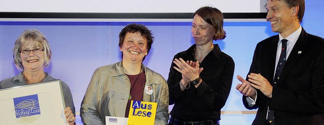 Ehrung (von links): Margaret Glover un...rstandsvorsitzender der Stiftung Lesen  | Foto: lesewelt Ortenau