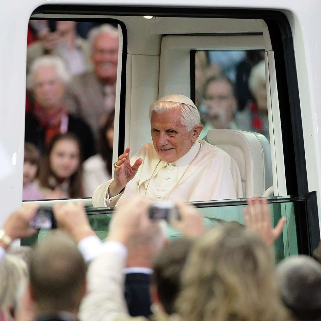 Die Messe vor 61.000 Glubigen im Olympiastadion und die Rede im Bundestag – dies waren die Hhepunkte des ersten Tages des Papstbesuchs.