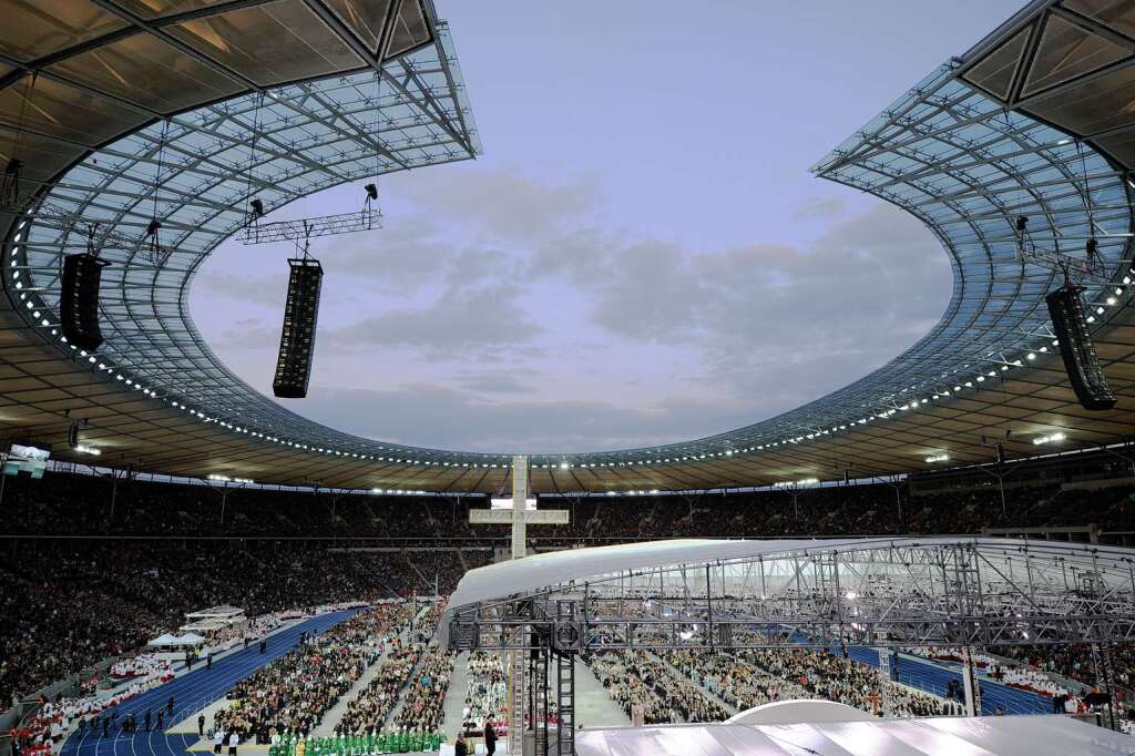 Die Messe vor 61.000 Glubigen im Olympiastadion und die Rede im Bundestag – dies waren die Hhepunkte des ersten Tages des Papstbesuchs.