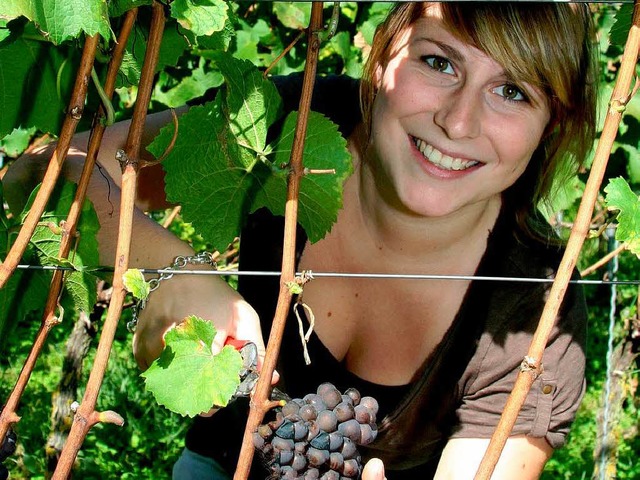 Auch die Weinprinzessin vom Bereich Ka... Lisa Thoma, half bei der Traubenlese.  | Foto: Herbert Trogus