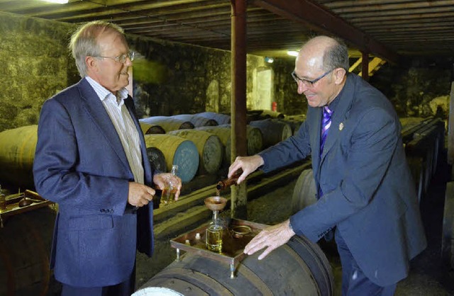Whiskyexperten unter sich: Heinrich Bu...bieren mit Malt Master David Steward.   | Foto: Privat