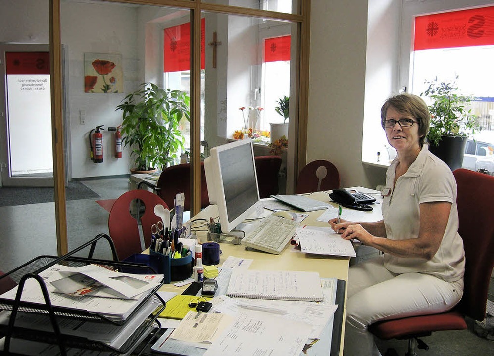 Berthilde Hügle, Zweigstellenleiterin ...in Kenzingen,  am neuen Arbeitsplatz.   | Foto: Ute Schöler
