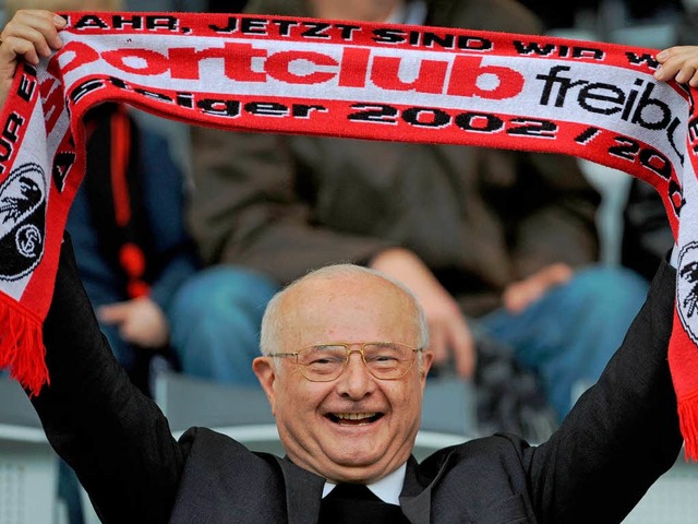 Macht aus seinem Herzen keine Mrdergr...zbischof Zollitsch im Badenova-Stadion  | Foto: Seeger