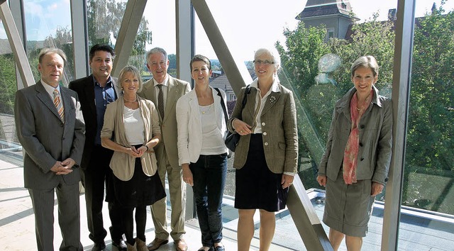 In der sonnendurchfluteten Passerelle ...hm und Brgermeisterin Marion Dammann   | Foto: Sabine Ehrentreich