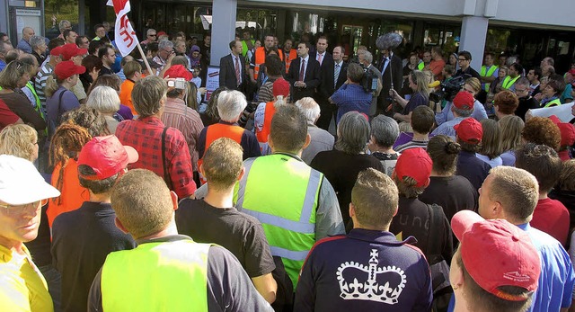 Die Anwesenheit von Wirtschaftsministe...Schmid kam bei den Albbruckern gut an.  | Foto: michael krug