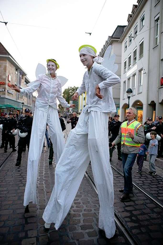 Plakativ die Haltung des Papstes kritisieren