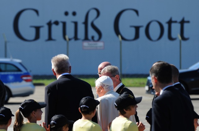 Der Papst und Winfried Kretschmann in Lahr  | Foto: dpa