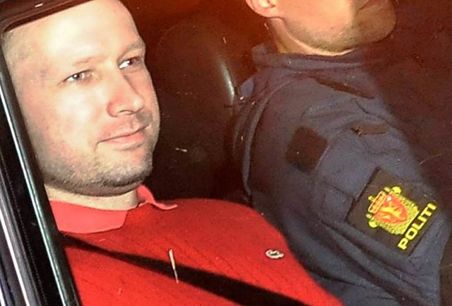 Anders Behring Breivik nach seiner Festnahme  | Foto: dpa