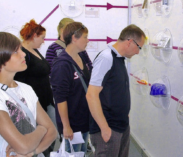 Chemische Erzeugnisse bestaunen, zum P...fenen Tr im Evonik-Werk Rheinfelden.   | Foto: Rolf Reissmann