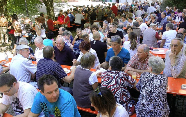 In Scharen strmten die Besucher, um r...e die Frchte des Herbsts zu genieen   | Foto: SENF