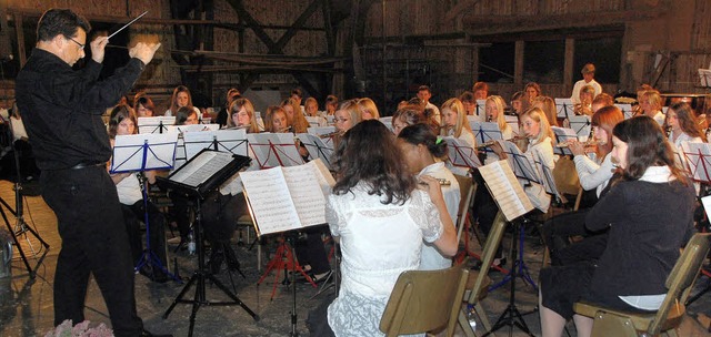 Endingens Stadtmusikdirektor Martin Ba...hwuchsmusikern aus der ganzen Region.   | Foto: Marion Domann