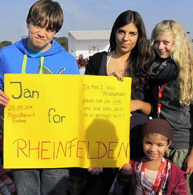 Die Rheinfelder hatten ein Plakat fr ihren Ministranten dabei.  | Foto: privat