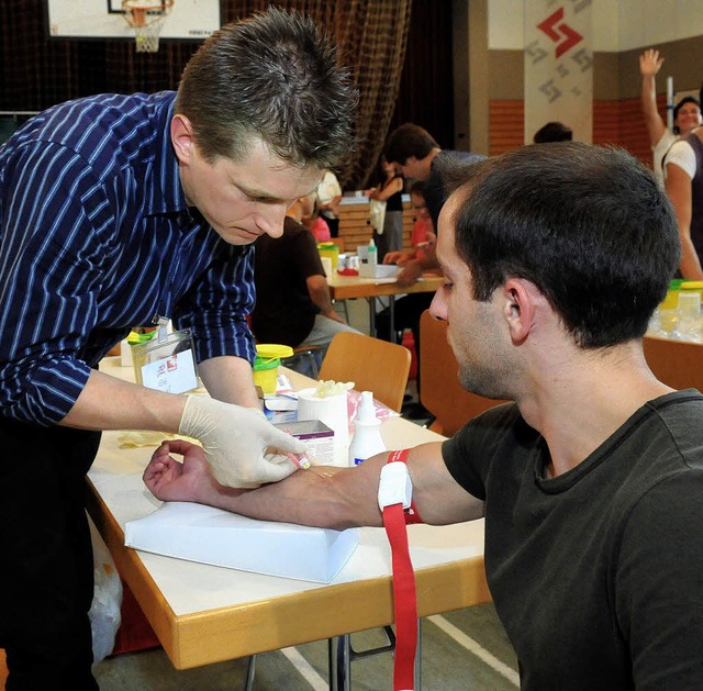 Ein kleiner Piekser, ein bisschen Blut...ntag in Dundenheim typisieren lassen.   | Foto: Wolfgang Knstle