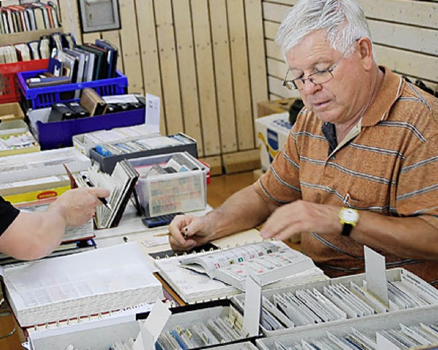 Auf Schatzsuche bei den Briefmarkenfreunden  | Foto: edgar steinfelder