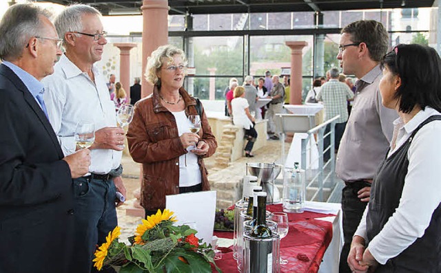 Fachleute und Kunden im Gesprch. Das ...ention der Weinkultur in Heitersheim.   | Foto: Sabine Model