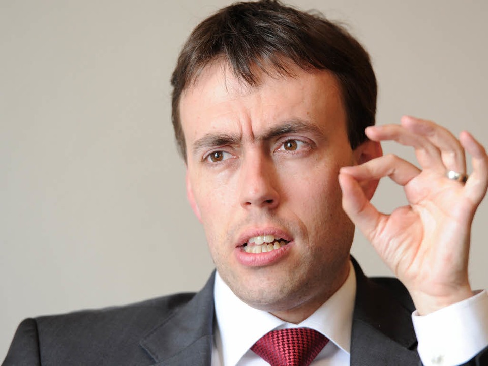Sauer auf den Koalitionspartnert: Nils Schmid, SPD  | Foto: dpa