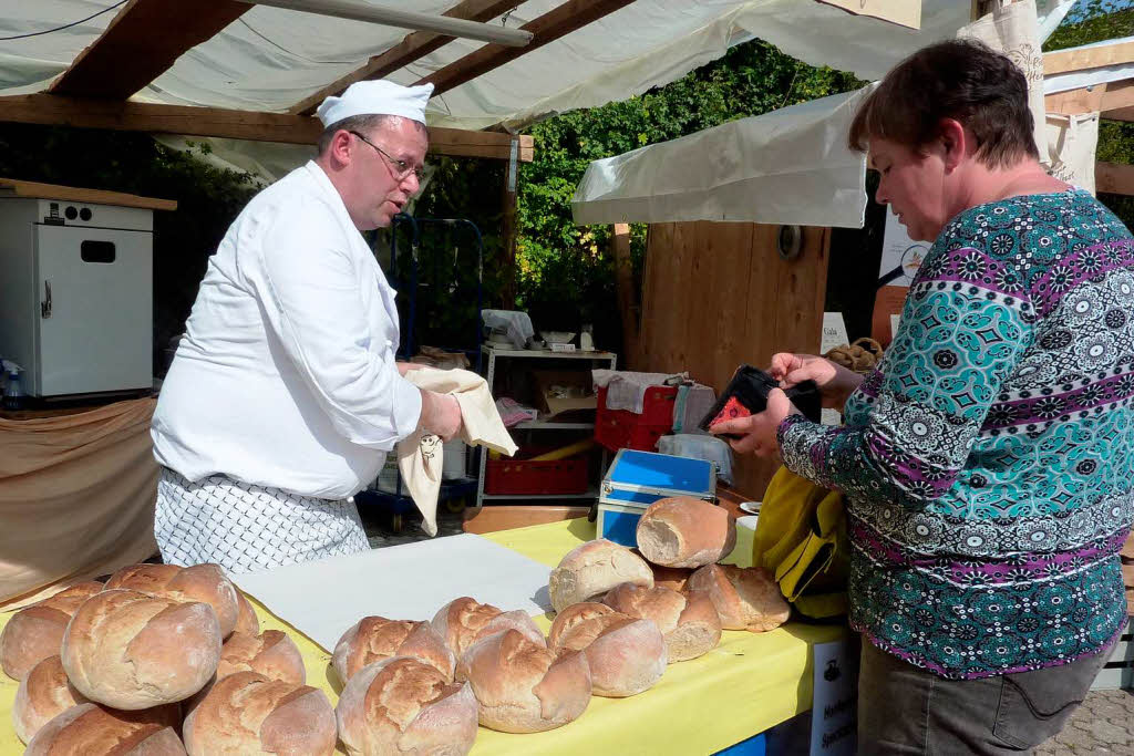 Der Dirigent steht selbst am Ofen: Markus Blle backte ein hervorragendes Kartoffelbrot.