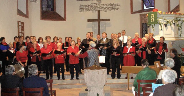 Die Kirchenchre von Nimburg-Bottingen...Leitung von  Magdalene Schreiber-Helm.  | Foto: Karlernst Lauffer