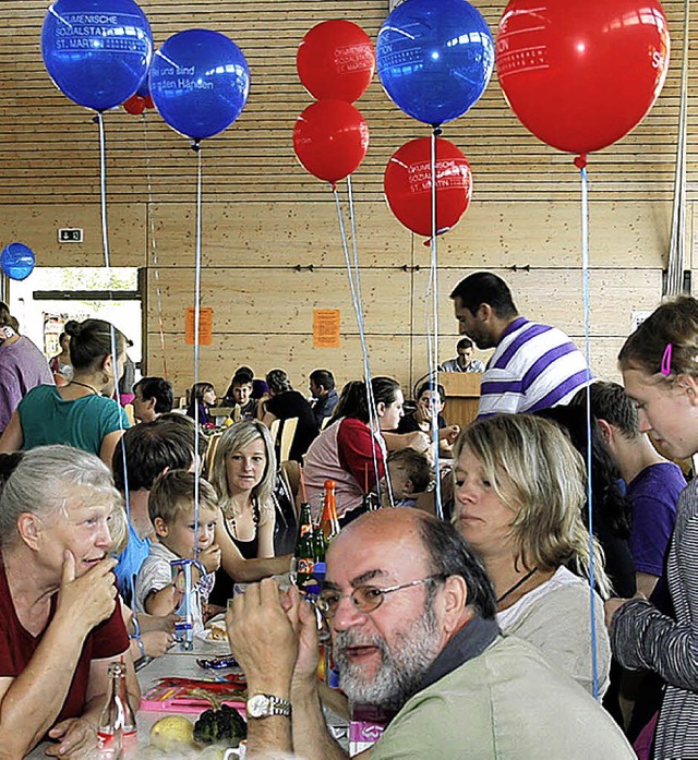 Buntes Programm und  bunte Ballons beim Fest in Diersburg.   | Foto: Heidi Fssel