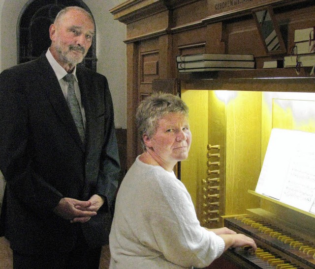 Opernsnger Werner Grschel mit   Evel...er, die ihn  an der Orgel begleitete.   | Foto: Michael Gottstein