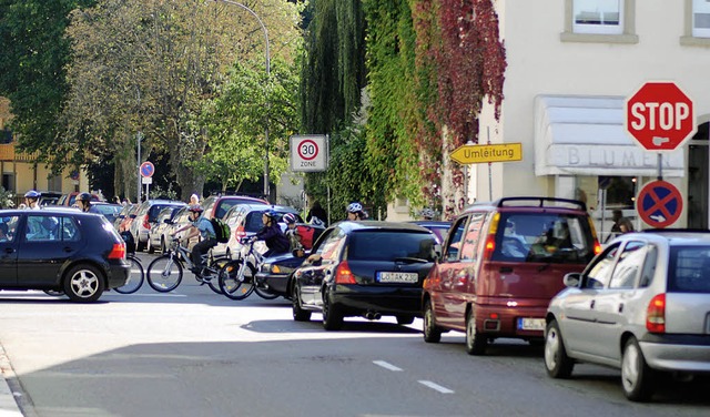 Die Ecke Schtzenstrae/Kreuzstrae is...r Abschnitt im Lrracher Straennetz.   | Foto: Thomas Loisl Mink