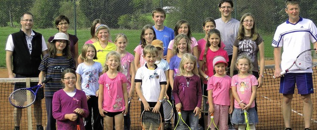 Die Nachwuchstennisspieler strahlten n...Tennisclubs den Abschluss der Saison.   | Foto: privat