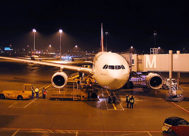 Wenn der Flieger mitten in der Nacht s...t, ist das kein Reisercktrittsgrund.   | Foto: photocase.de/Rallibobom