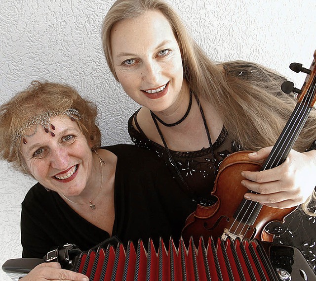 Roswitha Dasch und Katharina Mther (D...rt-Hommage fr die litauischen Juden.   | Foto: Veranstalter