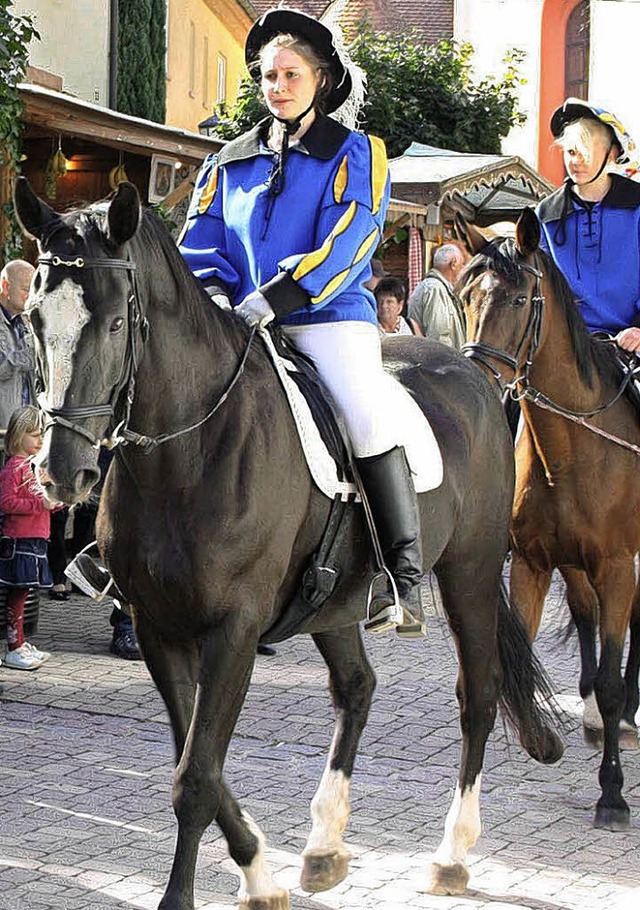 Tradition beim Stadtfest: Erffnung mit Stauferreitern.  | Foto: U. Hiller