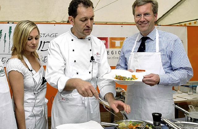 Zu Gast auf der Open-Air-Kochbhne ist... und Bundesprsident Christian Wulff.   | Foto: PR-Foto