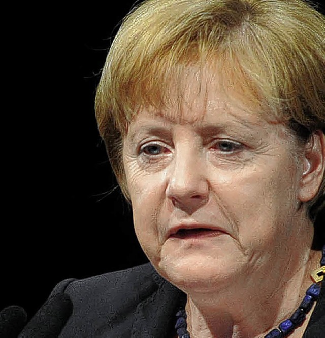 Ob die eigenen Leute hinter ihnen stehen? Angela Merkel &#8230;   | Foto: dpa