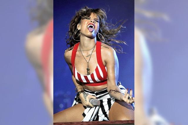 Rihanna zu sexy - Bauer jagt sie vom Feld