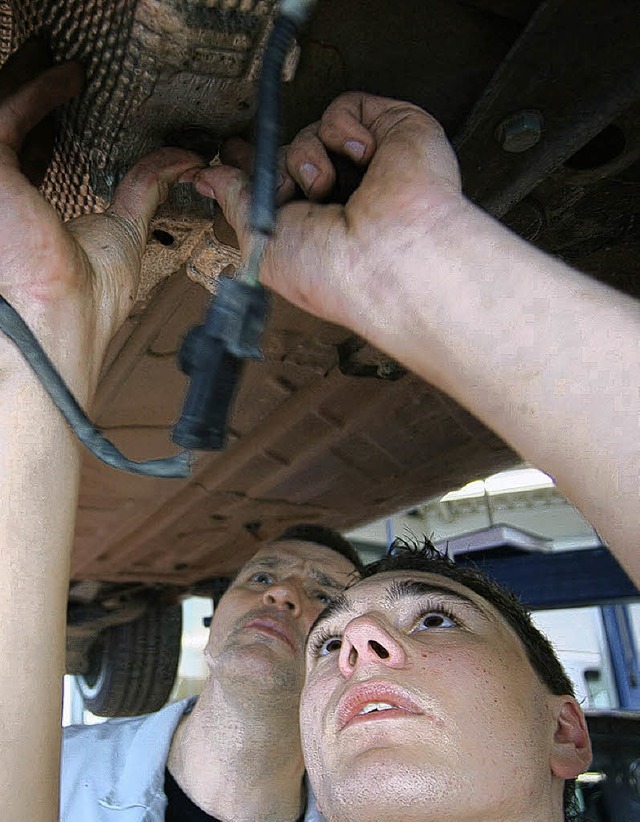 Solides Handwerk: Gesucht werden auch Kfz-Mechaniker.   | Foto: bnh