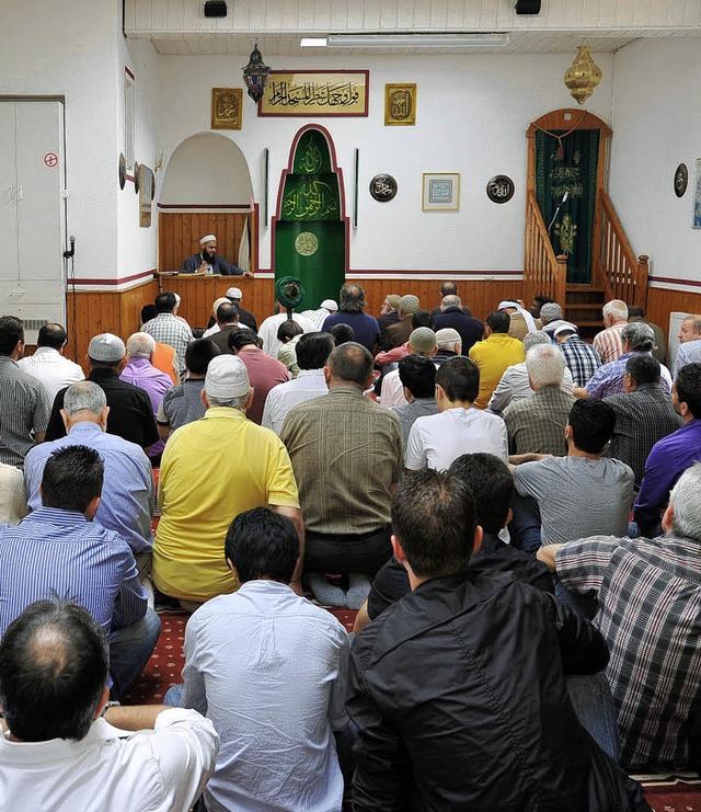 Volles Haus: Freitagsgebet im Islamischen Zentrum.   | Foto: rita eggstein