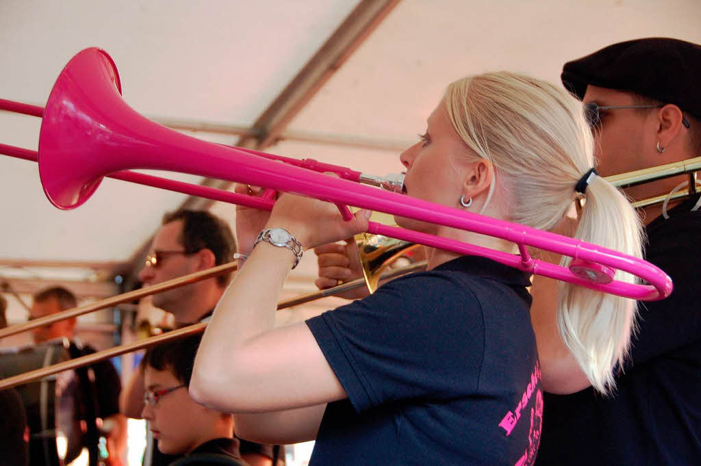 Guggemusik – und auch was zum Gucken: Wer hat schon rosa Instrumente?