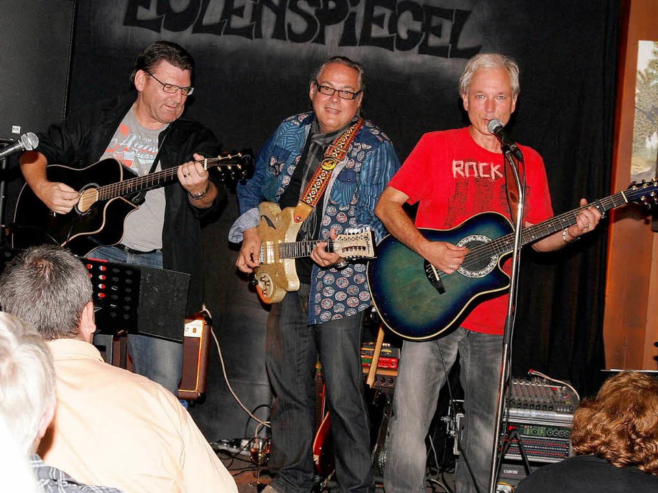 Trio mit drei Gitarren: (von links) Uli Bohnert, Joe Neckermann, Henning Lehmann  | Foto: Heidi Foessel